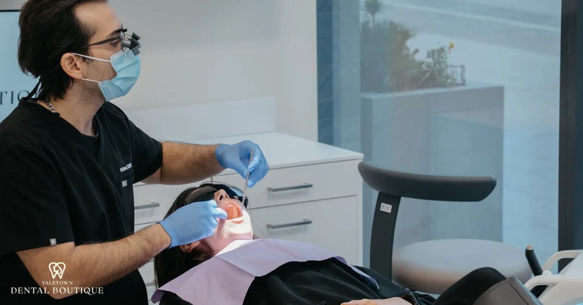 Dentist examining a patient’s teeth to evaluate lower teeth pain
